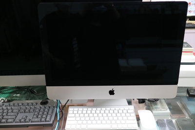 iMac 21.5 吋 2013年 8g+480g SSD +藍芽鍵盤滑鼠 (一代) 已改雙系統正版Win10