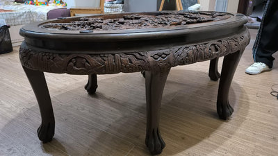 老雕花大圓桌，茶桌，雕工非常精美，長120厘米，寬70厘米，
