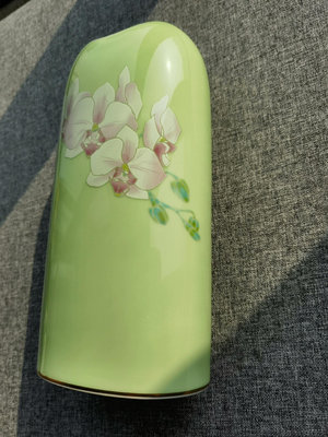 日本回流瓷器金標香蘭社蝴蝶蘭花瓶一只細節如圖瓷質細膩