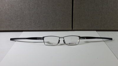 Rotation翻轉180眼鏡-薄鋼 無螺絲專利結構-A004。 贈-磁吸夾片太陽眼鏡一副