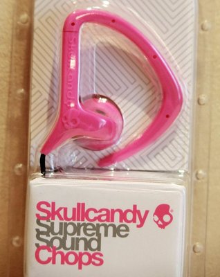 大降價！全新 Skullcandy Supreme Sound Chops 螢光粉紅運動掛耳無麥克風耳塞式耳機，無底價！