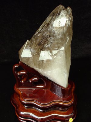 ~shalin-crystal~巴西鱷魚骨幹水晶~1.638公斤~完整度高~除穢聚氣~化煞聚財~值得珍藏!