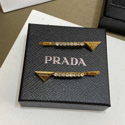 義大利著名時尚奢侈品牌PRADA普拉達金色三角形四爪鑲水鑽時尚百搭髮夾 邊夾 代購
