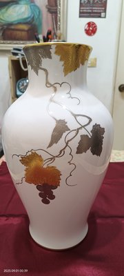 大倉陶園 OKURA 黃金 金銀蝕葡萄骨瓷花瓶市面罕見 高36公分8.8成新日製 則武  香蘭社 narumi
