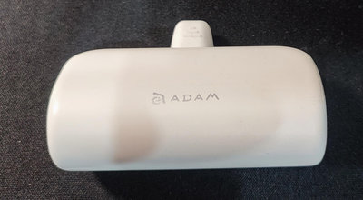 ADAM 亞果元素 GRAVITY P5L LIGHTNING 口袋型 行動電源 隨身電源 色 內建5000mAh電池 PD18W快充。