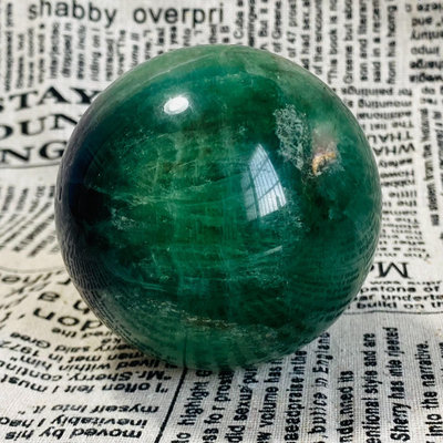 C583天然紫綠螢石水晶球擺件綠色水晶原石打磨屬木客廳辦公家 水晶 原石 擺件【玲瓏軒】