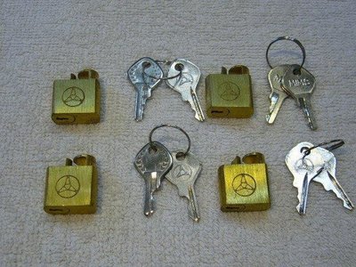 早期銅鎖(10)~~台灣製~~轉盤電話鎖~~一個銅製鎖頭+2支鐵製鑰匙~~一組價格~~隨機出貨