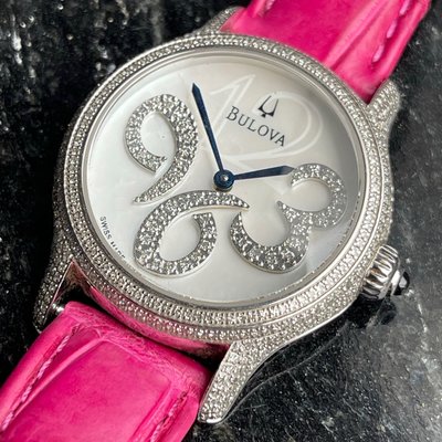 楽時計 無盒單特價 BULOVA 寶路華 32mm 石英原裝鑲鑽不銹鋼錶 貝殼表面 鑽石約1.6-1.7克拉  超值