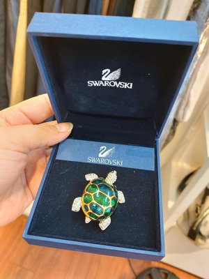 晶采臻品:Swarovski 水晶造型綠龜胸針~特價2580