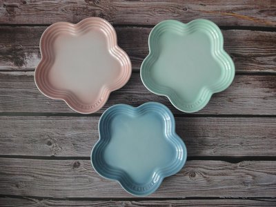 全新現貨Le Creuset 瓷器花型盤 花盤 水果盤 點心盤 餐盤 19cm 海岸藍 冰川綠 貝殼粉