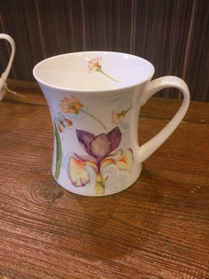 《齊洛瓦鄉村風雜貨》英國Hudson and Middlet百年骨瓷杯  路易莎系列骨瓷杯 馬克杯 咖啡杯 鳶尾花