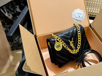 【二手】  禮盒包裝 YSL 中古金幣包 又甜又酷 一整個愛住百搭