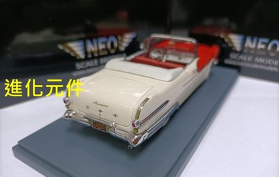 Neo 1 43 龐蒂亞克雙門敞蓬轎跑車模型 Pontiac Star Chief 白紅