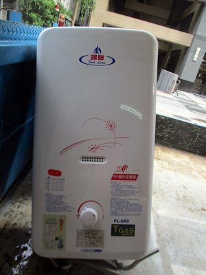 婦聯熱水器10公升(天然瓦斯)使用不到2年