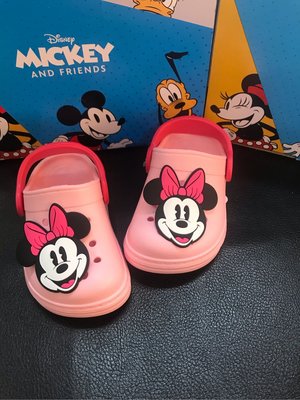 [kiki鞋舖] 新款Disney迪士尼涼鞋 迪士尼布希鞋 超級可愛大臉立體米妮布希鞋 粉色尺寸：13～18 台灣製