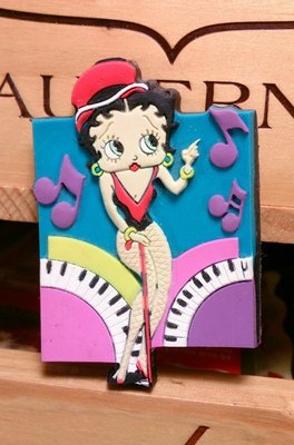 Betty Boop/貝蒂娃娃彩色橡膠崁鑲收藏磁鐵：貝蒂娃娃 磁鐵 彩色橡膠 崁鑲 收藏 卡通 懷舊 裝飾 公仔 玩偶
