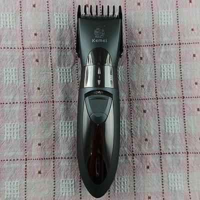 《省您錢購物網》全新~KEMEI 充電電動理髮器 (KM-605)