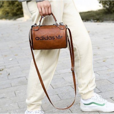 100％原廠Adidas側背包 圓筒包 皮革包 肩背包 手提包 旅行包包 出國包包百搭包 愛迪達女包