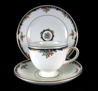英國製Wedgwood Osborne系列骨瓷三件式咖啡杯盤組