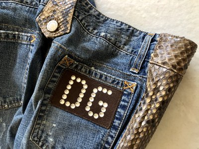 全球限量Dolce &amp; Gabbana 施華洛世奇水晶+蟒蛇皮拼接牛仔褲