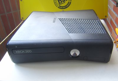 XBOX360 SLIM 單主機 型號1439 (內含4G容量)