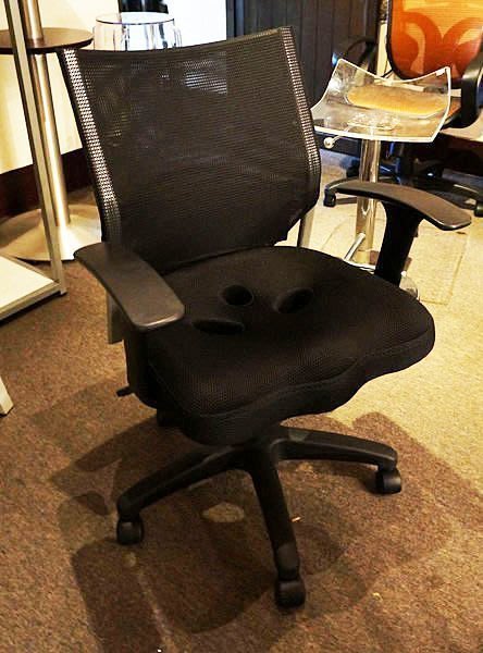 [ 椅子王 ]----3D機能坐墊辦公椅