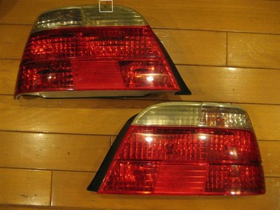 BMW E38 正原廠晶鑽紅白尾燈組 中古品 2001年份車拆下含燈泡座...降價出清