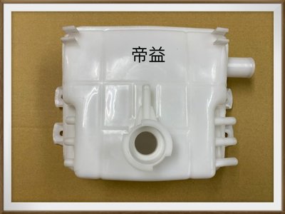 【帝益汽材】FUSO 福壽 F350 20~35噸 6缸車 1997~2007年 車頭下 副水箱 輔助水桶《另有賣大燈》