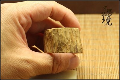 《不思議境》-精選加里曼丹【達拉干】 車珠棍料製作 沉香木 板指 把玩 掛件