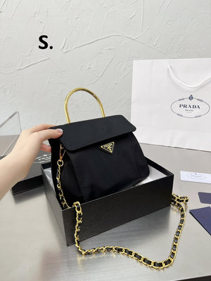 熱款直購#Prada 降落傘布包 手提包 穿皮鏈條包 單肩斜挎包 金屬手提 女包 尺寸 25 cm