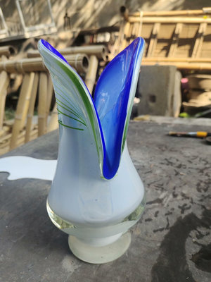 七八十年代玻璃花瓶，品相完整無缺，尺寸見圖，有點特色，包老保
