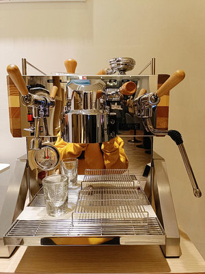 義大利原裝進口義大利製造精品半自動咖啡機歡迎看現機到府教學