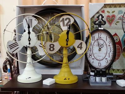 三寶家飾~彷古電風扇造形座鐘藝品鐘時鐘桌鐘，尺寸約:高34公分寬25公分座面直徑13公分
