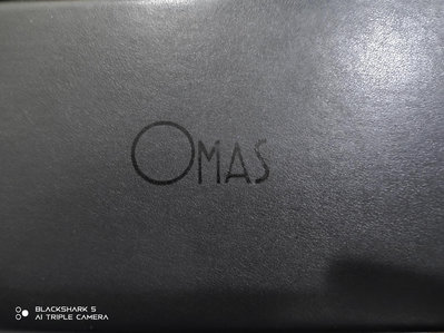 OMAS 經典12面體鋼筆 全長13.2公分 黑色筆桿搭配白金色飾件及白金色18K F筆尖 使用品完整盒裝含運出售（已約定購買）