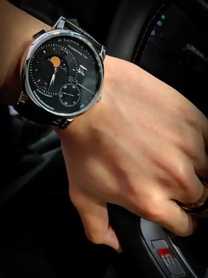 Kenny 朗格 德國精密 大日曆 星期功能日本西鐵城機械機芯 月相，黑面 皮帶款腕錶