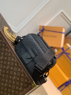 二手Louis Vuitton LV S Lock 郵差包 M58489黑色