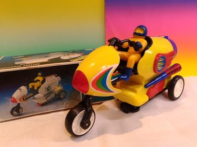 宇宙城 台灣製 男子騎士重型機車電動塑膠玩具1盒(內附一輪) 燈會亮底輪會轉寄出後不保固老玩具早期懷舊收藏 QK