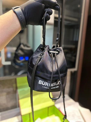 【二手包包】BURBERRY（）巴寶莉專柜最新款水桶包實用耐久的 水桶包 配牛皮 四季必備 林心如等各大明星NO123759