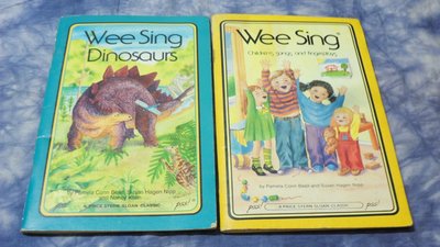 【兩手書坊】英文童書~《Wee Sing Dinosaurs +Wee Sing》~D5