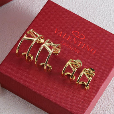 Valentino范倫鐵諾金色字母半圈耳環 代購