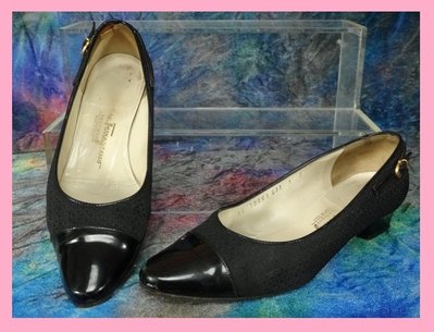 精品大師-FERRAGAMO-GANCINI黑色緹花布低跟包鞋5D/市價2萬-二手真品