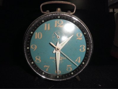 早期懷舊 極少見  韓國製 上鍊發條機械古董鬧鐘(有秒針、凸鏡面)  功能正常