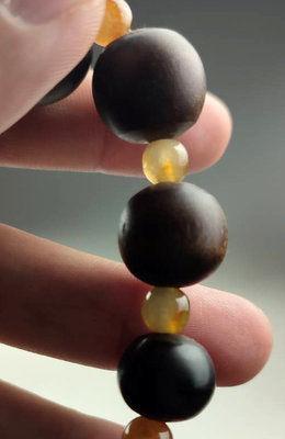 鳳崗文創---{雜項97}---特殊角黃翡手珠—珠徑最大尺寸約: 1.8cm