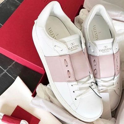 24春夏正品VALENTINO GARAVANI Open Sneakers 玫瑰粉色帶 白色鉚釘皮革 休閒鞋