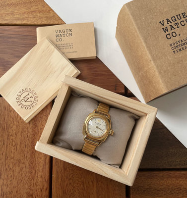 Vague Watch Co. Coussin系列 復古造型錶 獨立小秒盤 金色不鏽鋼材質 石英 男女手錶 32mm