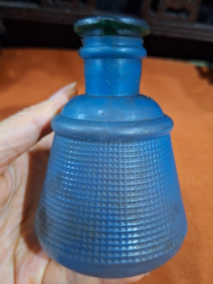 金欣古玩：台灣早期老碗盤：早期古早塑膠醬油瓶拍賣／02947