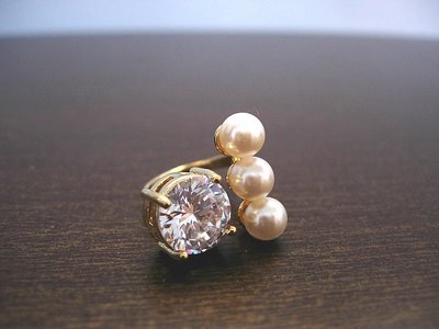 《烤焦麵包小鋪》誇張金色大鑽石三排珍珠水鑽活動戒圍戒指
