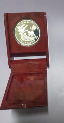 純銀 中央造幣廠 2004年 臺灣銀行 中華民國93年 猴年 生肖銀幣 銀章1OZ 甲申年 含銀量999 精鑄生肖銀幣 1盎司 紀念幣 無盒僅如圖展示架 猴子