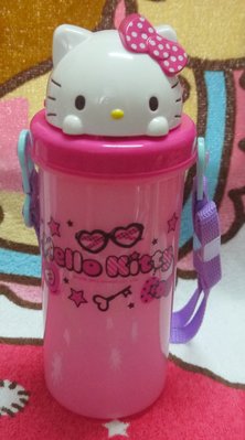 日版﹝Sanrio﹞限定※Hello Kitty凱蒂貓※【Kitty頭型水壺蓋+吸管造型】側背式翻蓋水壺
