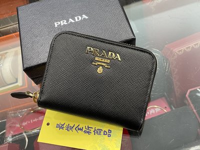 ☆最愛二手精品☆ PRADA 全新黑色金字防刮牛皮ㄇ字拉鍊卡片夾零錢包 1MM268 XG3661